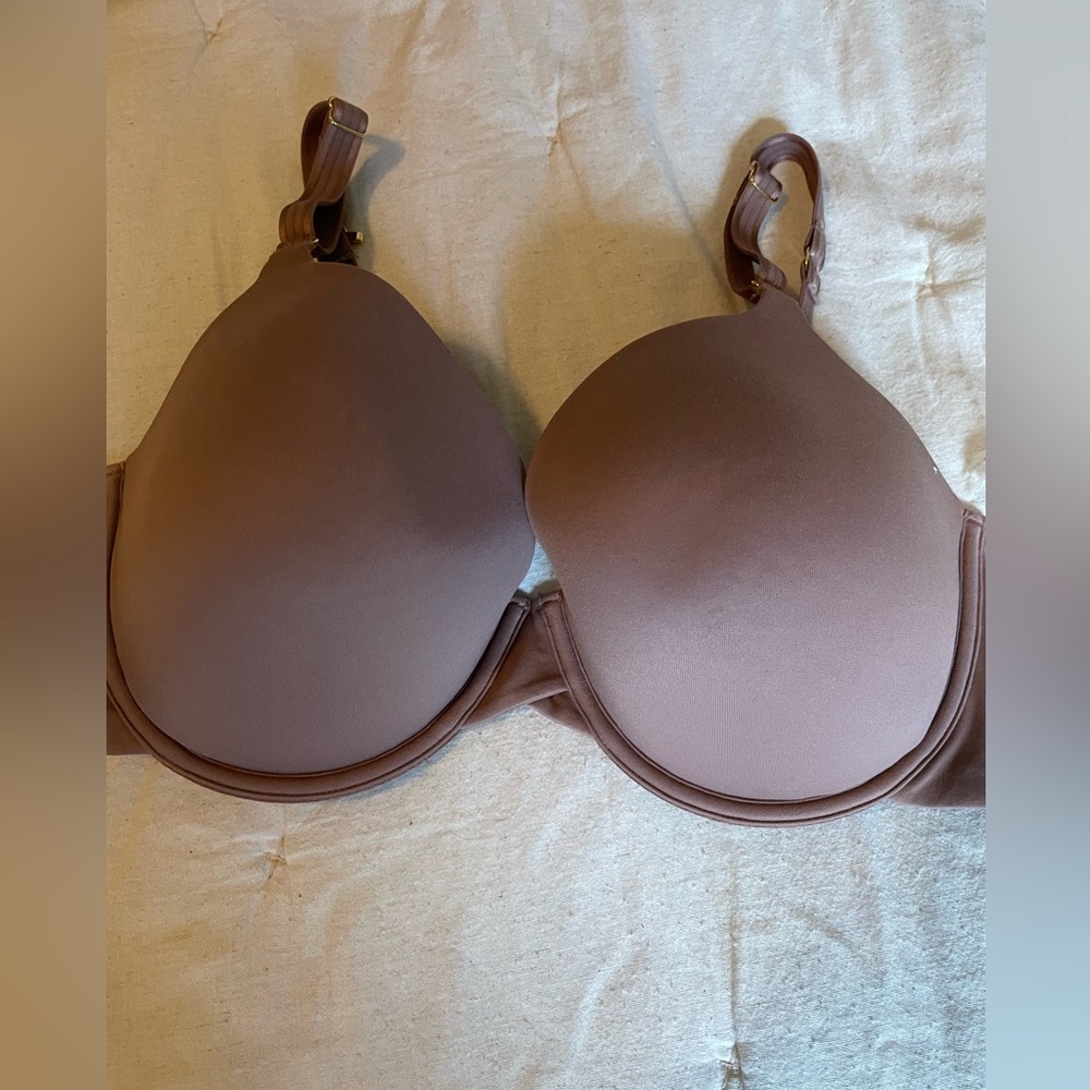 Joyspun Womans Bra in SZ 36DD in gently used condition